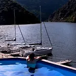 Bådhotel Douro Yacht Charter & 3*