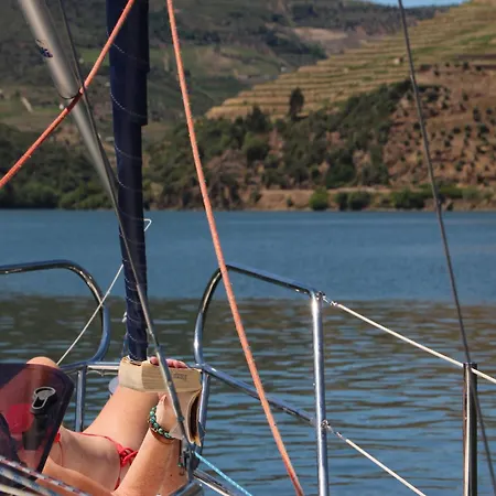 Douro Yacht Charter & 船上ホテル