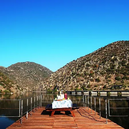 Douro Yacht Charter & Πλωτό κατάλυμα
