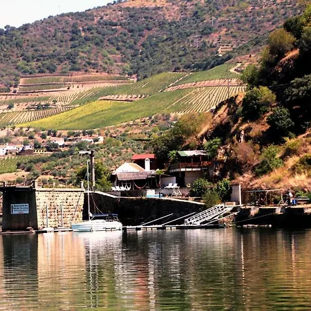 Douro Yacht Charter & Båthotell 3*