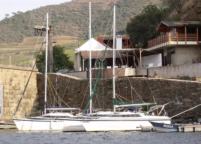 Botel Douro Yacht Charter & 3*